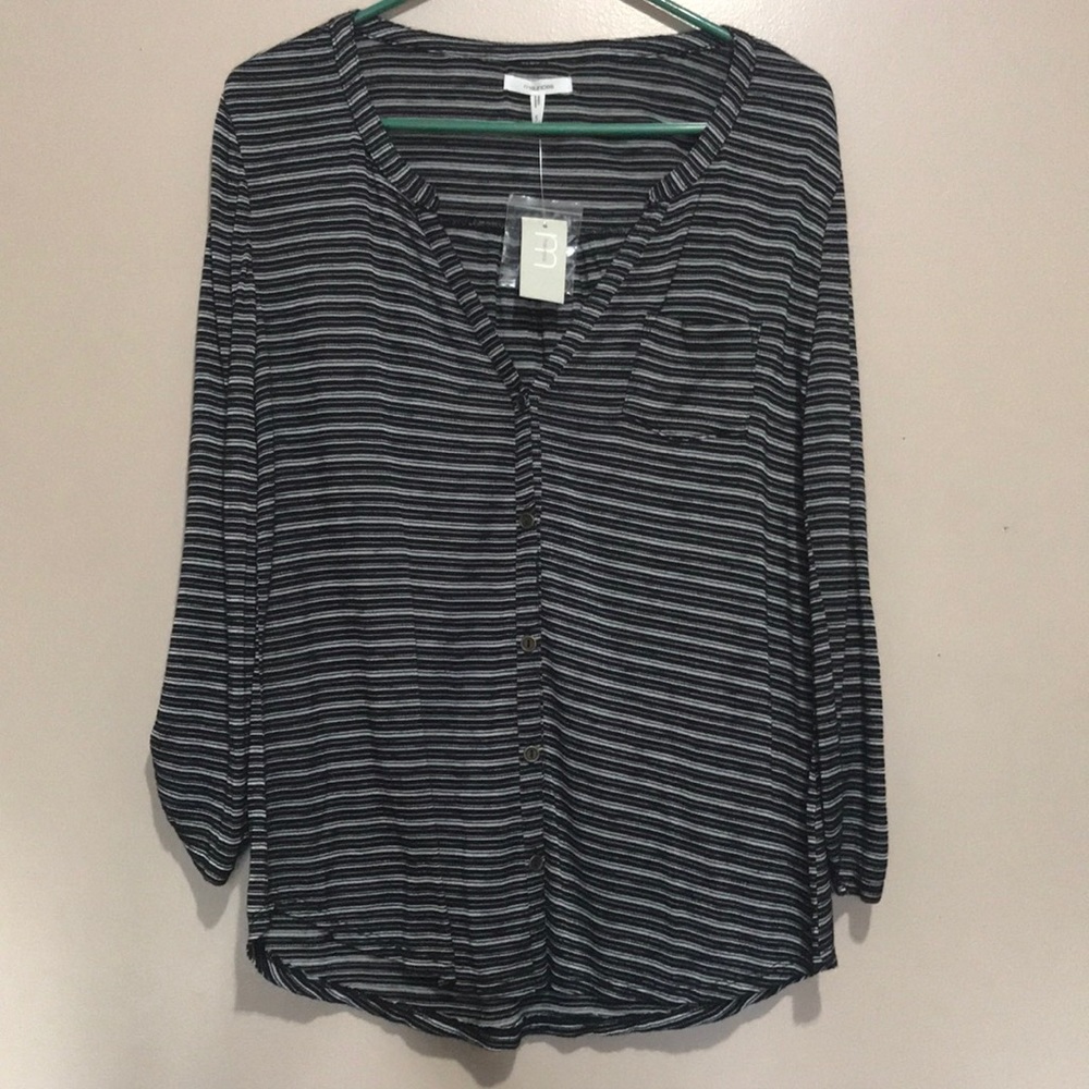 Maurices Long Sleeve Button Up V-Neck Top Small NWT